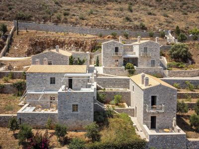 Trapela Limeni Luxury Suites