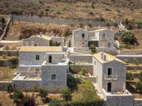 Trapela Limeni Luxury Suites