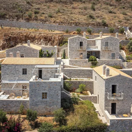 Trapela Limeni Luxury Suites
