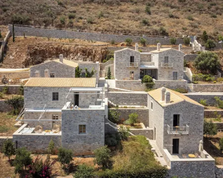 Trapela Limeni Luxury Suites Hotels in Itilo