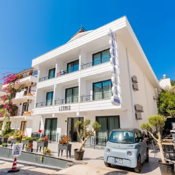 Leonis Hotel