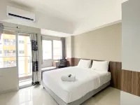 Modern Look Studio Room at LRT City Jatibening Apartment - parcheggio