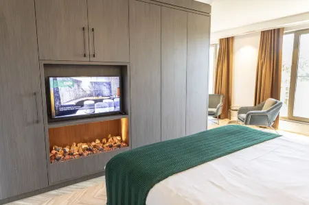 M Hotel Отели рядом с достопримечательностью «Alden Biesen»