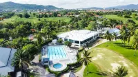 Seastar Hotel and Service Apartment Hotels near Wat Chak Mak