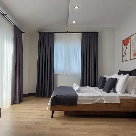 Professionally Maintained Spacious New Suites 6 Отели рядом с достопримечательностью «Пляж Кадрие»