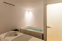 Cresanto Luxury Suites - spa