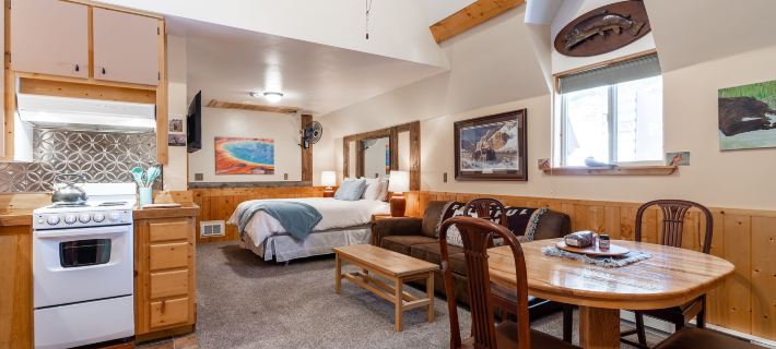 Ravens Heart Cabin Hotels in Gallatin County