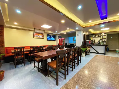 HOTEL ABI INTERNATIONAL Отели рядом с достопримечательностью «Национальный музей Непала»