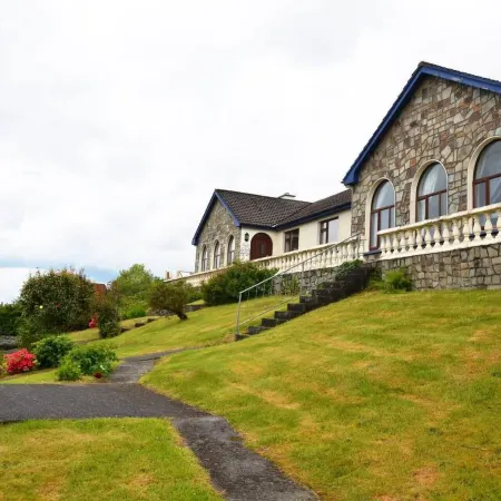 6 Ensuite Bedrooms-Sleeps 12-Garden-Sea & Mtn View