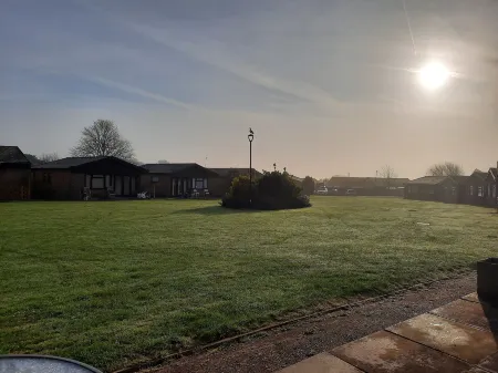 St Margaret's 2-Bed Chalet - Sleeps 4 & Pets ok Отели в г. Дувр