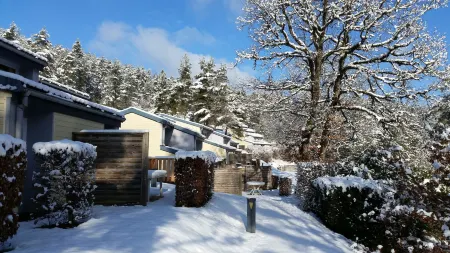 Vvf Jura Lac de Vouglans Отели в г. Бонльё