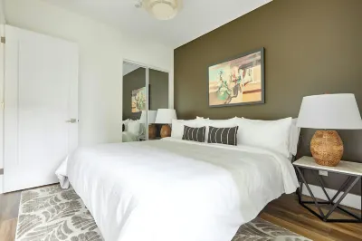 Sonder the Elm Apartments Downtown Hotels in Dufferin Grove