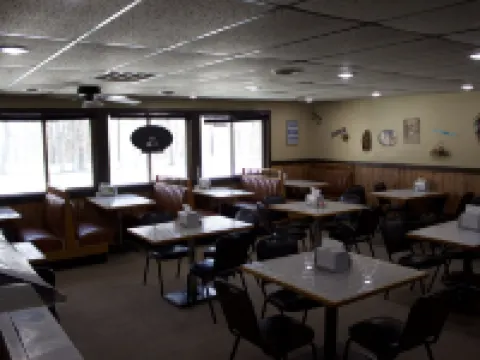 隱密湖濱度假村 本頓縣酒店