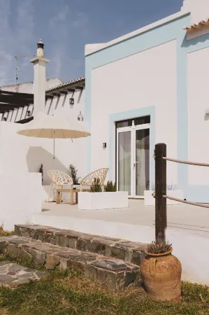 Pure Flor de Esteva Отели рядом с достопримечательностью «Praia da Cordoama»