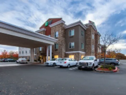 Holiday Inn Express & Suites ROSEVILLE - GALLERIA AREA by IHG Hotels in Placer County