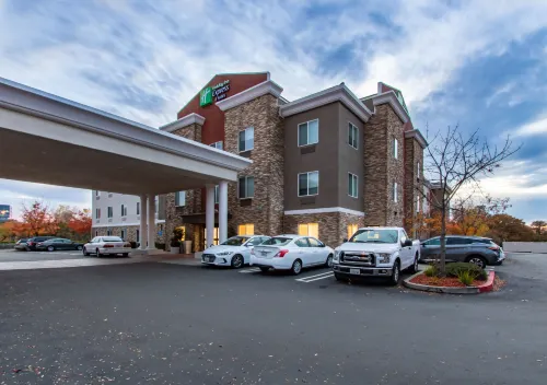 Holiday Inn Express & Suites ROSEVILLE - GALLERIA AREA by IHG