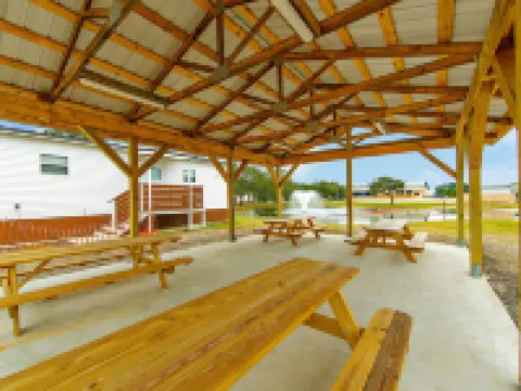 Southern Breeze Lodge Hotels in Lafourche Parish
