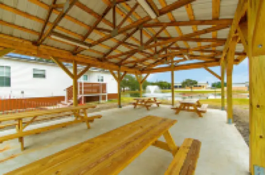 Southern Breeze Lodge