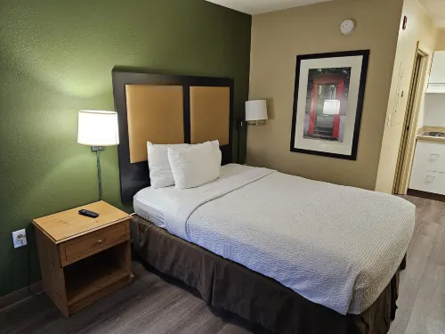 Suburban Studios Raleigh - Crabtree Valley Hotel di House Creek
