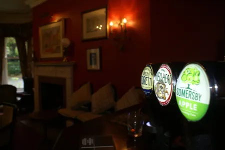 Haley's Hotel Отели рядом с достопримечательностью «Университет Лидс Тринити»