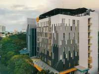 Yello Hotel Manggarai Hoteles cerca de Centro Comercial Kota Kasablanka