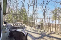 Lakeside Getaway - Lake Access & Firepit Hotels in der Nähe von Lake Winnipesaukee