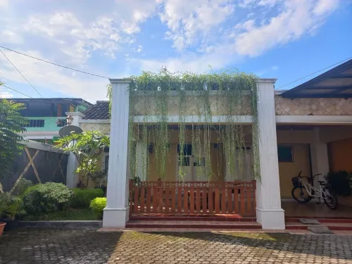 Homestay Syariah Monjali Dekat Tugu Jogja by Simply Homy