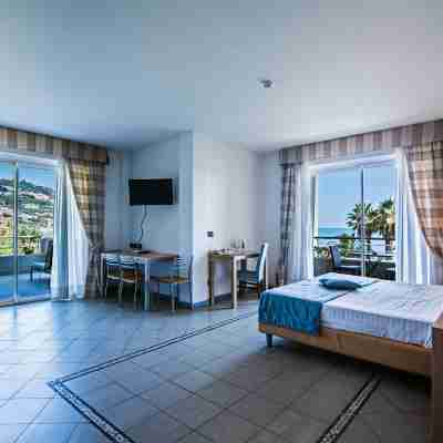 Aregai Marina Hotel & Residence Rooms