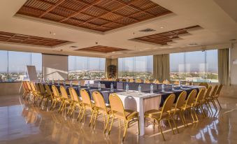Ramada by Wyndham Hola Culiacan