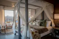 Safari Moon Luxury Bush Lodge