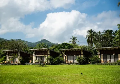Gardenia Springs Hotels near Valencia Brook's Waterfalls