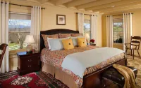 The Inn & Tavern at Meander Hotels in 