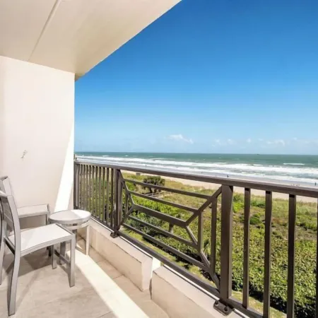 La Quinta Inn & Suites by Wyndham Cocoa Beach Oceanfront