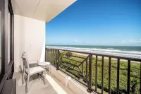 La Quinta Inn & Suites by Wyndham Cocoa Beach Oceanfront - Ocean View