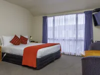 Deans Bush Motel Hotels near Riccarton