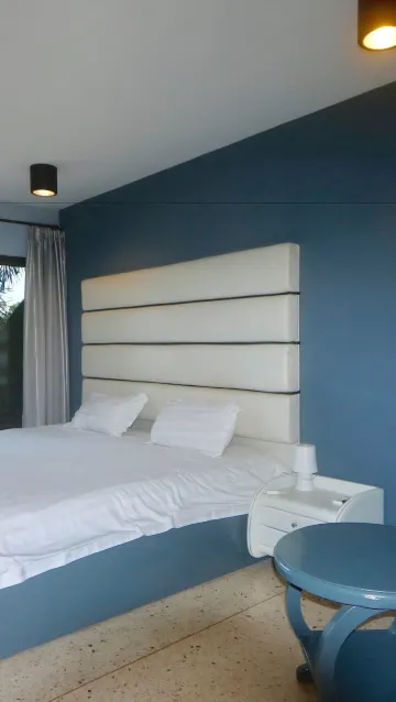 ห้องคอมฟอร์ท 1 เตียงคิงไซส์ ระเบียง วิวสวนสาธารณะ