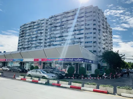 Muangthongthani Rental/Khun Dan Отели рядом с достопримечательностью «CP All Academy»