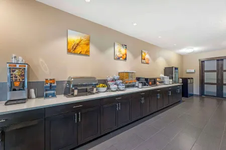 Comfort Suites Near Vancouver Mall Отели в г. Орчардс