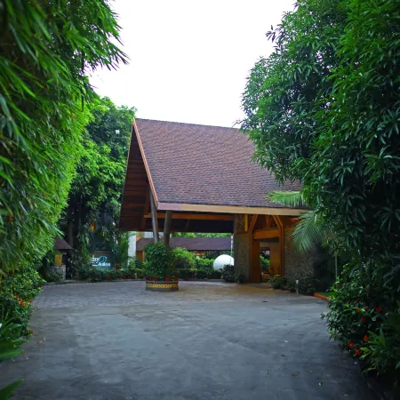 Uday Suites - the Airport Hotel