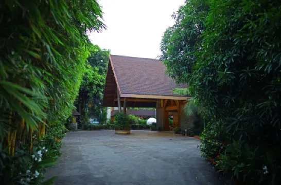 Uday Suites - the Airport Hotel