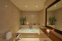 ماكدونالد دروموسي هوتل - جاكوزي