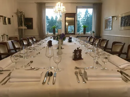 Waldhotel "Peter Aufm Berge" Отели в г. Штайнхаген