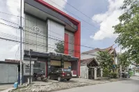 RedDoorz Near Mall Panakkukang 3 Các khách sạn gần Futsal Toddopuli