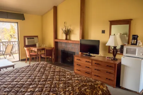 Western Holiday Lodge Hotels in Three Rivers