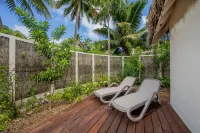 Little Polynesian Resort Hotels near Titikaveka Beach