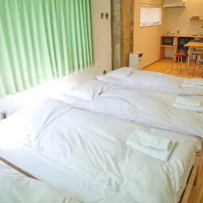 Konyamachi Guest House Kuku Отели рядом с достопримечательностью «Башня Символ»