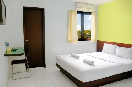 LeGreen Suite Ratulangi Отели в г. Sirimau