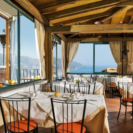 Hotel "La Pensione Svizzera" Отели рядом с достопримечательностью «Остров Изола-Белла»