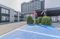 Travelodge by Wyndham Hotel & Convention Centre Quebec City - parking