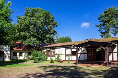 Hotel & Restaurant Lindengarten Отели в г. Даме-Шпревальд